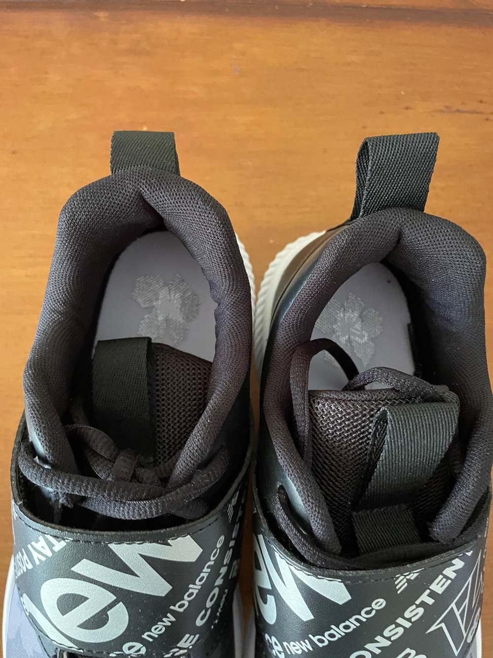 New Balance Lindor V1 Big Kid Floral Black & Grey Sz 6 Baseball Cleats JLINDPR1 - Picture 11 of 12